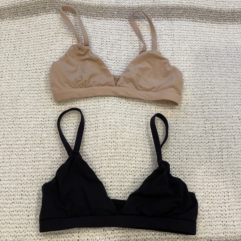 2 SKIMS bras size XS
